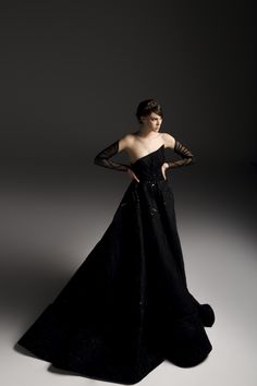 Acotar Fanfic, Dark Bride, Black Obsession, Glamour Gown, Contemporary Dress, Beaded Fashion, Fancy Frocks, Fancy Dresses Long, Contemporary Dresses