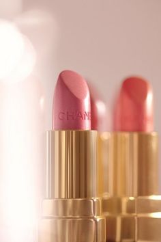 Imagem de chanel, lipstick, and pink Beautiful Lip Color, Chanel Lip, Coral Colour, Chanel Lipstick, Chanel Rouge, Chanel Couture, Chanel Beauty, Chanel Makeup, Pink Chanel