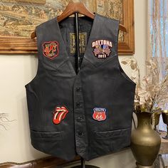 Black vintage leather vest with patches - biker style #bikerchic Vest With Patches, Vintage Leather Vest, Biker Chic, Leather Vest, Biker Style, Black Vintage, Women's Vest, Coats Jackets Women, Vintage Leather