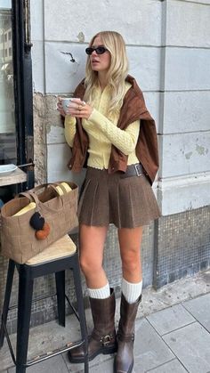 Tan Platform Boots Outfit, Miumiu Boots Outfit, Folded Boots Outfit, Light Brown Bag Outfit, Brown Skirt Fall Outfit, Brown Moto Boots Outfit, Yellow Crewneck Outfit, Beige Skirt Fall, Yellow Sweater Outfit Fall