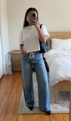 Jeans With Drawstring, Draw String Jeans Outfits, Trendy Oversized Cotton Jeans, Denim Drawstring Pants Outfit, Trendy Washed Blue Cotton Cargo Jeans, Drawstring Denim Pants Outfit, Wide Leg Drawstring Jeans Outfit, Low Rise Wide Leg Jeans Outfit, Drawstring Jeans Outfit