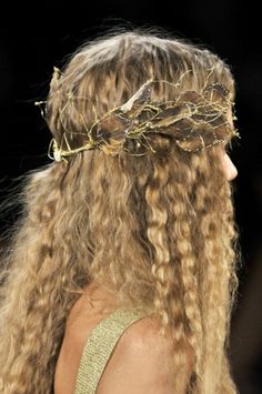 DIY Crowns Twig Crown, Golden Blonde, Our Lady, Hair Inspo, Gq, Her Hair, Beautiful Hair, Headpiece, Curly Hair