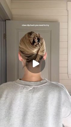 WIMBERLY’S | BEAUTY BAR on Instagram: "Repost @audreyannej A little twist on last week’s viral claw clip hack I shared! Twisting the hair helps keep everything together a little better! 🫶🏼
•
•
•
#clawclip #clawcliphairstyle #clawcliphack #easyhairstyles #grwm #greasyhairstyle #dailyhairstyle #quickhairstyle #fallhair #hairinspiration #hairstyles #hair #workhairstyle  #simplehairstyles #hairinspo #hairtutorial #hairhacks  #easyhairstyles #style #hairhacks" Cute Claw Clip Hairstyles, Hairstyles For The Wedding, Unique Hair Ideas, Hair Claw Clip Hairstyles, Claw Clip Tutorial, Diy Hair Styles, Clip Bun, Hairstyles For Fall, Hair Extensions Tutorial