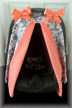 an infant car seat with bows on it