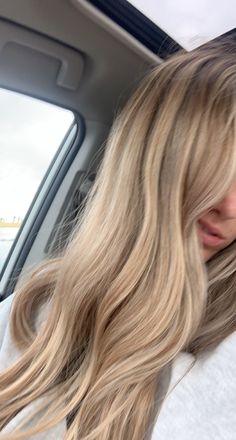 Hair Color Beige Blonde, Wheat Blonde Hair Balayage, Balayage Hair Lived In, Lived In Medium Blonde, Soft Beige Balayage, Shade Of Blonde Hair Color, Blonde Hair Sandy, Natural Blonde Hair Styles, Honey Blonde Hair Toner