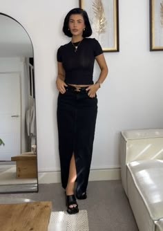 Black Women Maxi Skirt Outfit, Sg Style, Cargo Skirts, Date Night Outfit Classy, Cargo Outfit, Chic Outfits Classy, Modesty Outfits, Cute Skirt Outfits, Classy Casual Outfits