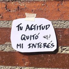 a sign on the side of a building that says to actud quito mi interess