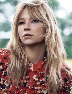 Haley Bennett - Dior Magazine Haley Bennett, 70s Hair, Hair Envy, Hair Dos, Hair Day, Hairstyles With Bangs, Pretty Hairstyles, Hair Goals, Hair Trends