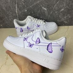 Nike Shoes Women Fashion, Butterfly Shoes, Painted Sneakers, Wedding Sneakers, Nike Fashion Shoes, Preppy Shoes, Pretty Shoes Sneakers, Unique Sneakers, Air Force 1 Custom