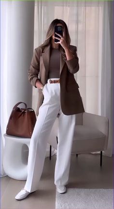 How to genuinely reinvent your whole life! This is if you are wondering how to reinvent myself! Adrette Outfits, Stile Blair Waldorf, Business Professional Outfits, Fest Outfits, Corporate Attire, Business Casual Outfits For Work, Corporate Outfits, Elegante Casual