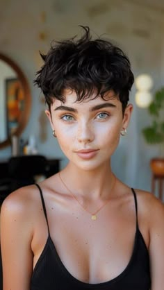 Transform your round face into your best asset with these 28 short hairstyles. From chic pixie cuts to sophisticated bobs, find the perfect look to enhance your natural beauty. Pixie Cut 2024, Pixie For Round Face, Pixie Round Face, Pixie Cut Women, Girl Pixie Cut, Short Hair Pixie Bob, Round Face Curly Hair, French Hairstyles, Nonbinary Hair