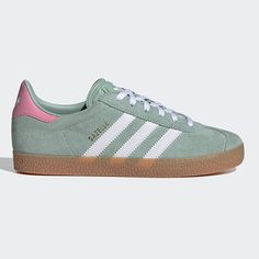 Zapatillas casual de niños Gazelle J Adidas Green Gazelle, Gazelle Shoes, Adidas Casual, 2024 Wishlist, Adidas Originals Gazelle, Green Adidas, Superstars Shoes, 2024 Style