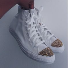 Custom Toe Box & Logo Bling Classic Converse High Tops. Each Shoe Is Hand Designed With Crystals Being Placed One By One, Making This A Time Consuming Process But The End Result Is Truly A Stunning Work Of Art & Worth Every Penny. Please Be Aware That Processing Time Can Be Upto 2 Weeks & This May Vary Depending On The Item & Design Being Done. Sneakers May Be Shipped Without The Box If Doesn't Fit Once Wrapped. All Sneakers Will Be Wrapped & Packaged Securely. More Rhinestone Colors Available. Converse Platform High Top, Converse Shoes Custom, Converse White High, White Converse Shoes, All Star Lugged, Classic Converse, Black Chucks, Bling Converse, Pride Shoes