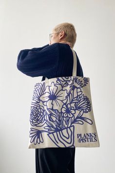 Diy Tote Bag Design, Custom Paper Bags, Sacs Tote Bags, Diy Tote, Painted Tote