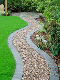 a garden path in the middle of some grass