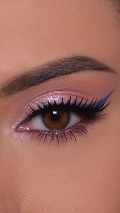 Makeup For Lavender Dress, Makeup To Go With Blue Dress, One Color Eyeshadow Look, Holographic Eye Makeup, Pink Eyeliner Looks, Spring Eyeshadow Looks, Eyeshadow Looks For Brown Eyes, Bronze Eye Makeup, Bright Eye Makeup