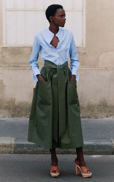 Khaki Skirt Outfit, Martin Grant, Resort 2023, Patterned Skirt, Cotton Midi Skirt, Warm Weather Outfits, Safari Style, 2023 Collection, Beautiful Skirts