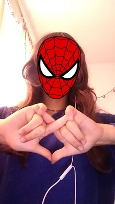 Snapchat y spiderman filtro Spiderman Heart With Hands, Spiderman Hand Pose, Spiderman Heart Hands, Anime Heart Hands, Spiderman Heart, Spiderman Hand, Spiderman Pixel Art, Spider Heart, Hands Tutorial