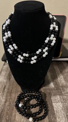 Black and white bead necklace and bracelet set Black And White Necklaces Beads, White Pearl Jewelry With Black Beads, White Necklaces, White Bead Necklace, Necklaces Beads, Black And White Necklace, Black And White Necklaces, White Beaded Necklaces, Necklace And Bracelet Set