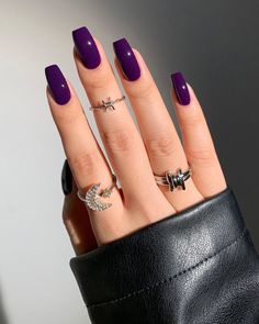 Ongles Gel Violet, Dark Purple Nails, Violet Nails, Nagellack Trends, Inspiration Tattoos, Purple Nail Designs, Purple Nail, Thanksgiving Nails, Dark Nails