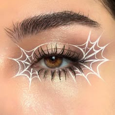 Halloween Eyeliner Spiderweb, Spiderweb Makeup Halloween, Spiderweb Makeup, Taupe Palette, Spider Web Makeup, Spooky Makeup, Spider Makeup