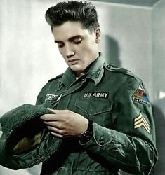 Elvis Presley Army, King Elvis Presley, Elvis Presley Images, Young Elvis, Elvis Presley Pictures, Elvis And Priscilla, Joseph Jackson, King Of Pop, Elvis Presley Photos