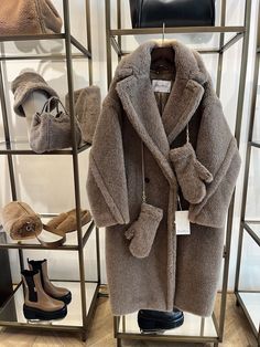 Maxmara Teddy Coat, Max Mara Teddy Coat, Teddy Bear Coats, Girls Fur Coat, Hijabi Fashion Casual, Style Formal, Style Inspiration Winter