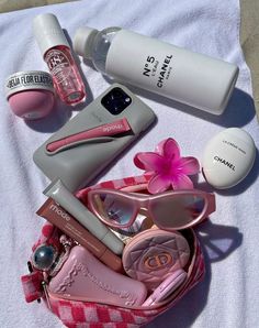 #makeup #makeupoftheday #makeuplover #makeupgoals #delina #perfume #parfumsdemarly #eaudeparfum #rhode #skincare #haileybieber #dior #diorlipglow #chanel #chanelmakeup #handcreme #hairclip #soldejaneiro #beach #vacation #whatsinmybag #makeupbag #sunglasses #beautycare #beautyblog #beautyskincare #beautyroutine #summervibes #beachbags  #rhodeskincare  #luxury #luxurylife #luxe Delina Perfume, Rhode Skincare, Beach Makeup, Dior Lip Glow, Pink Lifestyle, Purse Essentials, Year 8, Victoria's Secret Fashion Show, Chanel Makeup