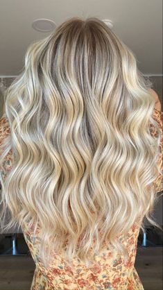 Light Blonde Balayage With Money Piece, Dirty Blonde To Blonde Balayage, Cream Blonde Balayage, Super Blonde Balayage, Grey Blonde Highlights, Blonde Balayage On Dirty Blonde Hair, Vanilla Blonde Highlights, Aesthetic Honey, Balayage Medium