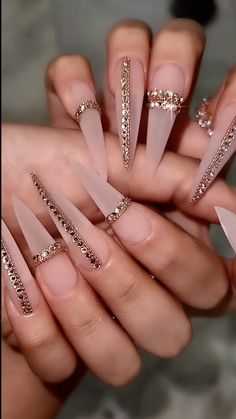 Bling Stiletto Nails, Nurse Nails, Stilleto Nails Designs, Bella Nails, Ombre Acrylic, Acrylic Nails Nude, Ombre Acrylic Nails, Birthday Nails, Beautiful Nail Art