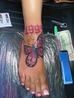 Feet tattoo Starter Sleeve Tattoo Women, Hand Tattoos For Women Unique Beautiful, Flower Tattoo With Butterfly, Foot Tattoo For Women, Tight Tattoos For Women, Feet Tattoos For Women, Colorful Butterfly Tattoo, Classy Tattoos For Women, Delicate Tattoos For Women