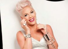 Pink Singer Hairstyles, Singer Pink, Short Sassy Hair, Edgy Short Hair, Hair Color Pink