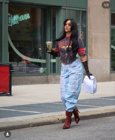 Balloon Jeans Outfit Street Style, Timberland Outfits Women, Botas Outfit, Mv Outfits, Mini Workouts, Joe Exotic, Aelfric Eden, Chill Outfits, Black Barbie