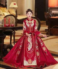 Chinese Princess Wedding Dress, Chinese Bride Traditional, Red Prom Dress Outfit, Chinese Ootd, Chinese Wedding Outfits, Chinese Wedding Dress Traditional, Design Wedding Dress, Wedding Dress Traditional, Chinese Bride