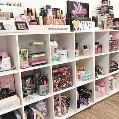 Vanity Room, Makeup Rooms, Room Goals, Makeup Room, Beauty Room, Makeup Storage