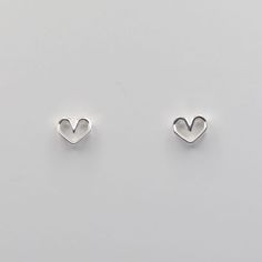 Hollow Heart Stud Earring Afro Jewelry, Accesorios Aesthetic, Small Silver Earrings, Everyday Earrings Studs, Preppy Jewelry, Pretty Jewelry Necklaces, Cute Stud Earrings, Stud Earrings Unique, Cute Engagement Rings