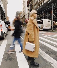 Teddy Coat Street Style, Fashion Song, Winter White Outfit, Max Mara Coat, Coat Street Style, Timeless Wardrobe Staples, Shades Of Beige