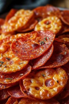 These Pepperoni Cheese Crisps are a crispy, cheesy, low-carb snack made with just 3 ingredients! Perfect for keto diets and quick bites. Ready in 15 minutes! Best Quick Meals, Pepperoni And Cheese Chips, Pepperoni Cheddar Cheese Crisps, Finger Foods Appetizer Recipes Easy, How To Make Cheese Chips, How To Make Cheese Crisps, Parmesan Chips Cheese Crisps, Low Carb Dippers, Pizza Party Desserts