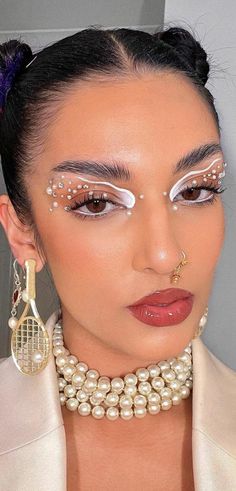 Festival Rave Makeup, White And Silver Makeup, Makeup Kawaii, Makeup 2022, Futuristic Makeup, Halloween 23, Drag Make-up, Rhinestone Makeup