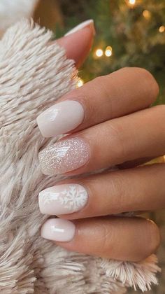 Winter Nails Dipped, Milky Winter Nails, Christmas Nails Milky White, Milky White Winter Nails, Dip Powder Nails Christmas Colors, Dip Nail Designs Winter, Dip Powder Nails Winter, Milky White Christmas Nails, Christmas Dipped Nails