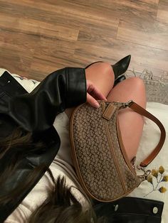 Coach vintage shoulder bag Coach Shoulder Bag Outfit, Vintage Bag Outfit, Coach Bag Outfit, Coach Vintage Handbags, Shoulder Bag Outfit, Purse Outfit, Shoulder Bag Coach, Vintage Backpacks