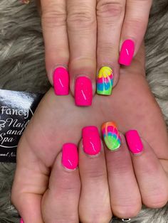 Neon Nails For Vacation, Neon Nail Ideas Summer Pink, Neon Nail Ideas Summer 2023, Beach Dip Nail Ideas, Neon Nail Ideas Summer Short, Hot Pink Beach Nails, Bright Summer Gel Nails, Unique Nail Designs Summer, Fun Bright Nails