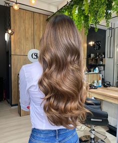 Light Brown Hair With Long Layers, Face Framing Layers Long Hair Brunettes, Brunnete Hair Ideas, Hair Ideas Colour, Brunnete Balayage Brunettes, Warm Honey Brown Hair, Brunnete Hair Ideas Colour, Hairstyle Everyday, Hairstyle Wavy