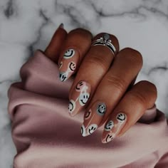 Summer Nails Designs 2023, Summer Nails Designs, Summer Nails Art, Oval Nails Designs, Summer Nails Ideas, Retro Nails, Simple Acrylic Nails, Dipped Nails