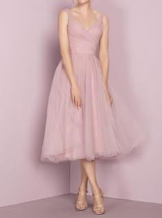 P4530 large Fitted V-neck Tulle Dress, V-neck Tulle Prom Dress, V-neck Tulle Dresses For Prom, Tulle V-neck Dress For Prom, Summer V-neck Tulle Dress, Summer Tulle V-neck Dress, V-neck Tulle Bridesmaid Dress, Fitted V-neck Dress With Tulle Skirt, Sleeveless Tulle Midi Dress For Bridesmaid