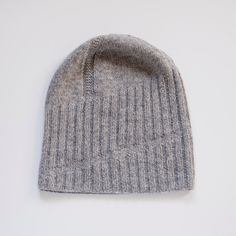 Love the rib pattern on this hat! Hand Knit Hat, Hat For Men, Urban Wear, Knit Hat, Hand Knitting, Knitted Hats, Wool Blend