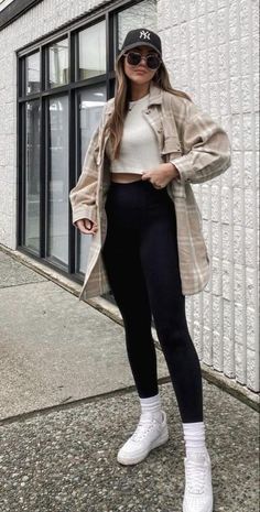 Outfits With Shacket, Fall Athleisure Outfits 2022, Trendy Sporty Outfits, Lux Outfits, Comfy Sporty Outfits, Sneakers Outfit Fall, Outfits For Work Winter, Ootd Sporty, Work Winter Outfits