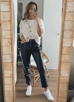 Preppy Neutral Outfits, Leather Pants Professional Work Outfits, Basic Neutral Outfit, How To Style Leather Pants, Sport For Women, Style Leather Pants, Neutral Outfit Aesthetic, Cute Work Outfits, Leather Pants Outfit