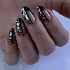 Make sleek statements! Elevate your style with captivating black square French tip nails that promise sophistication and charm for every occasion. Black Square French Tip Nails, Square French Tip Nails, Square French Tip