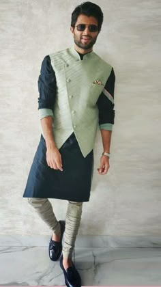 India Fashion Men, Mens Indian Wear, Boys Kurta Design, Wedding Kurta For Men, Groom Dress Men, Indian Groom Wear, Wedding Dresses Men Indian, Gents Kurta Design, Gents Kurta